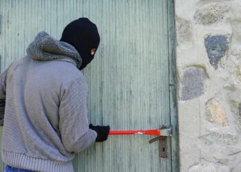 بارہمولہ قصبہ میں چوروں نے 4 دکانوں کو لوٹ لیا، مقدمہ درج