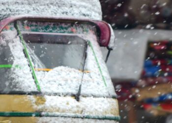 جموں کشمیر کے کئی حصوں میں تازہ برف باری