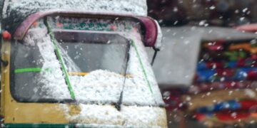 جموں کشمیر کے کئی حصوں میں تازہ برف باری
